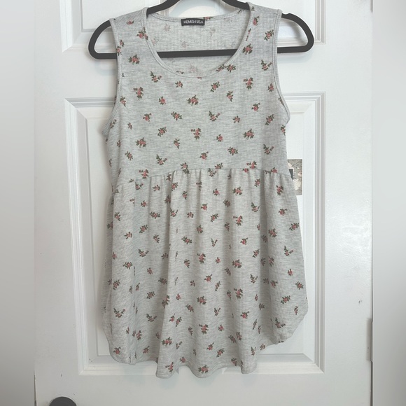 NWT  Grey tank with rose buds - Picture 1 of 6